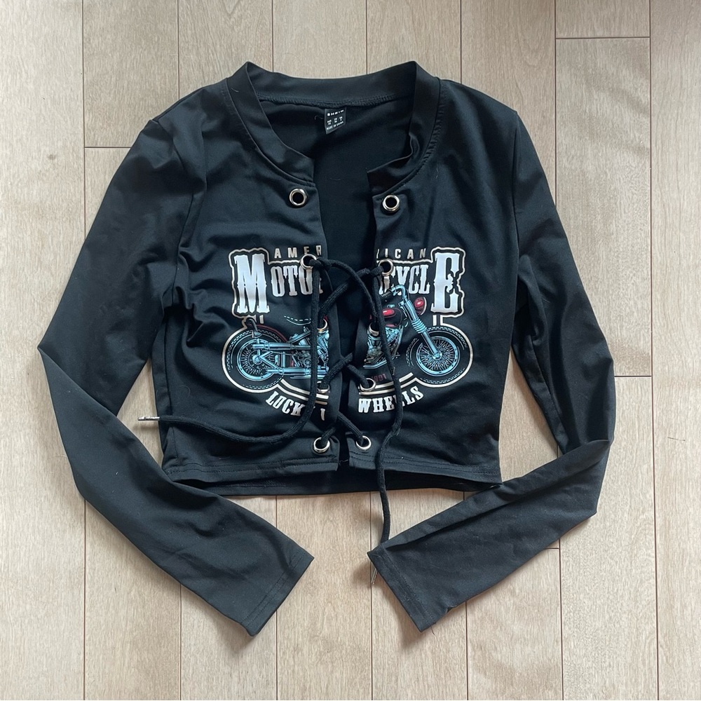 Lace up crop